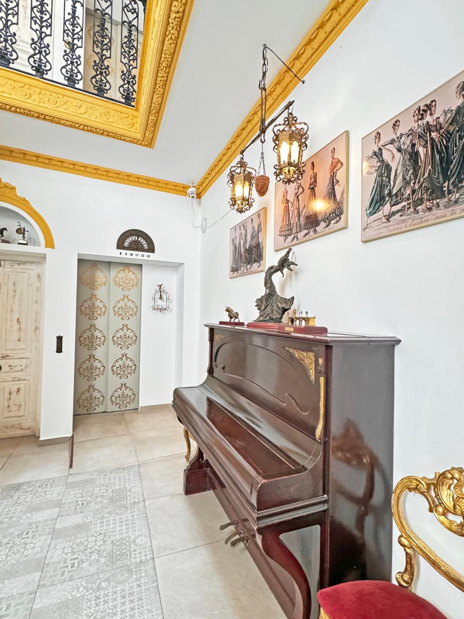 Palace-house Hércules 92 *