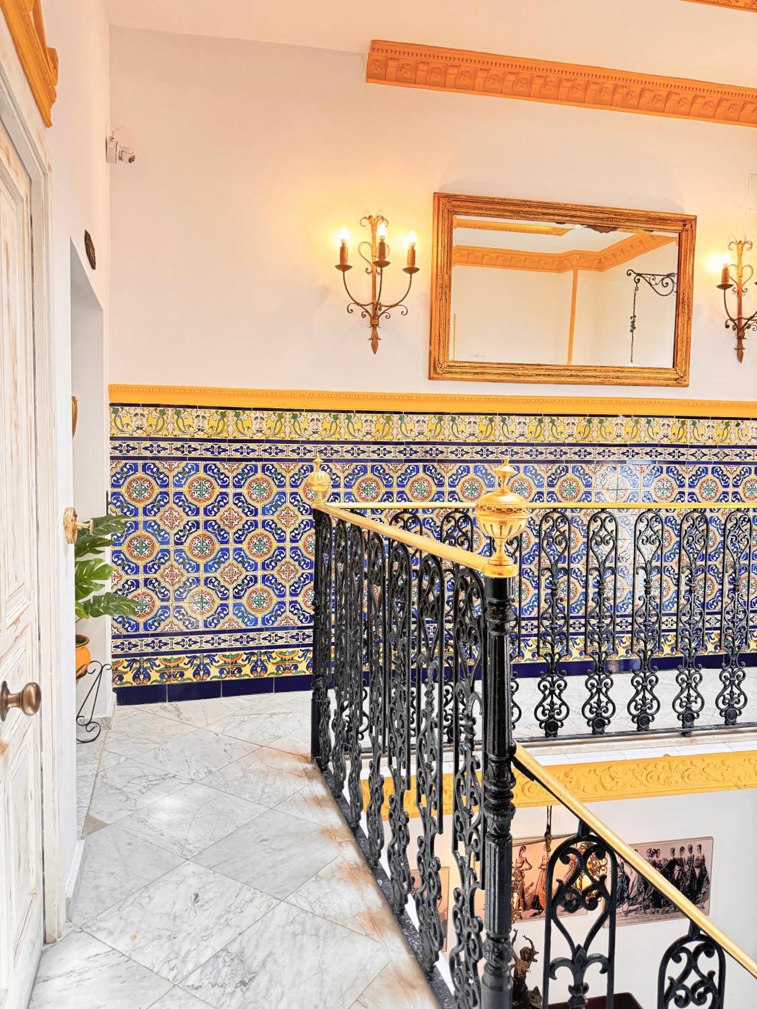 Palace-house Hércules 92 Habitación en casa particular *