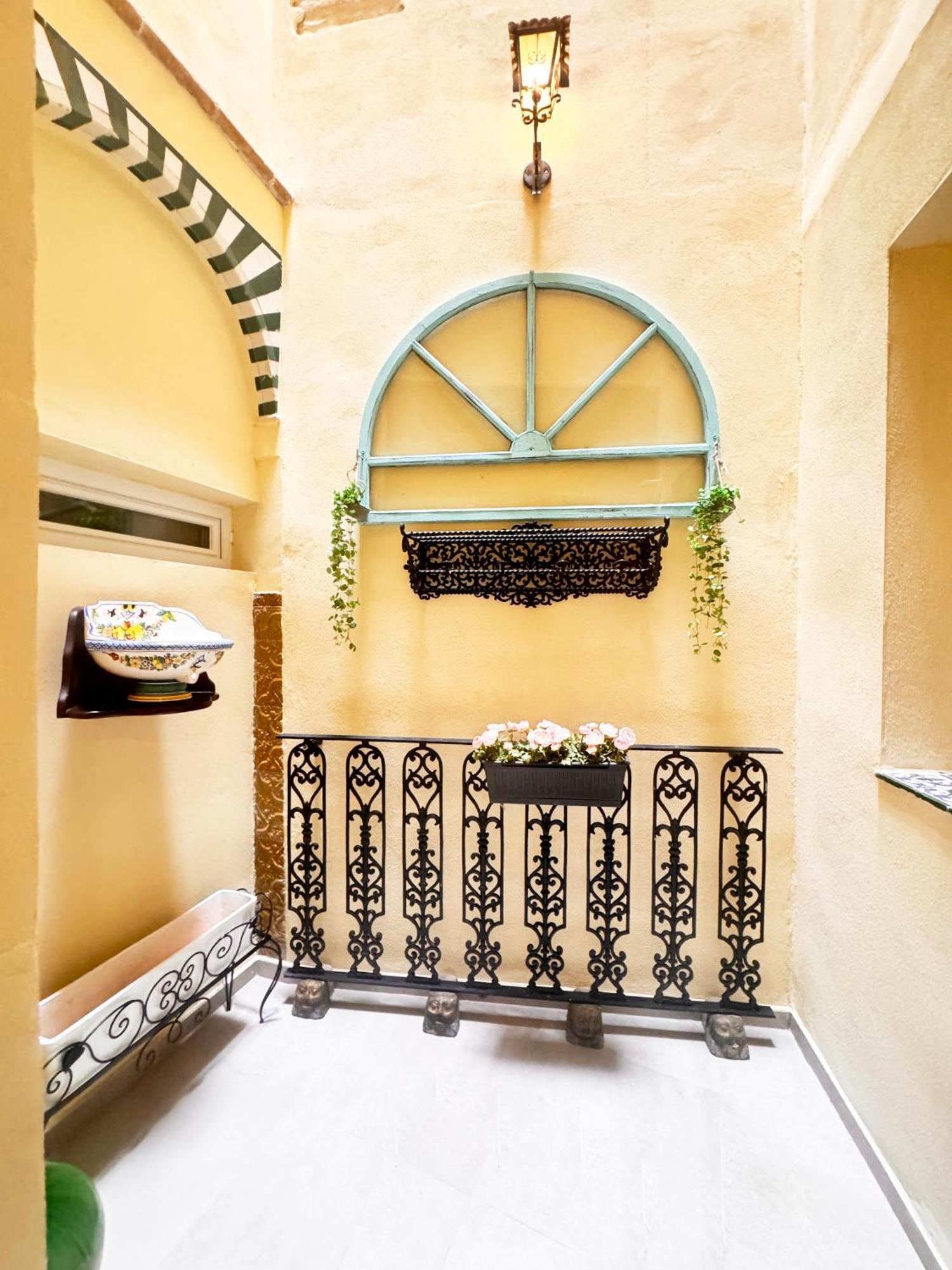 Homestay Palace House Hercules - Seville