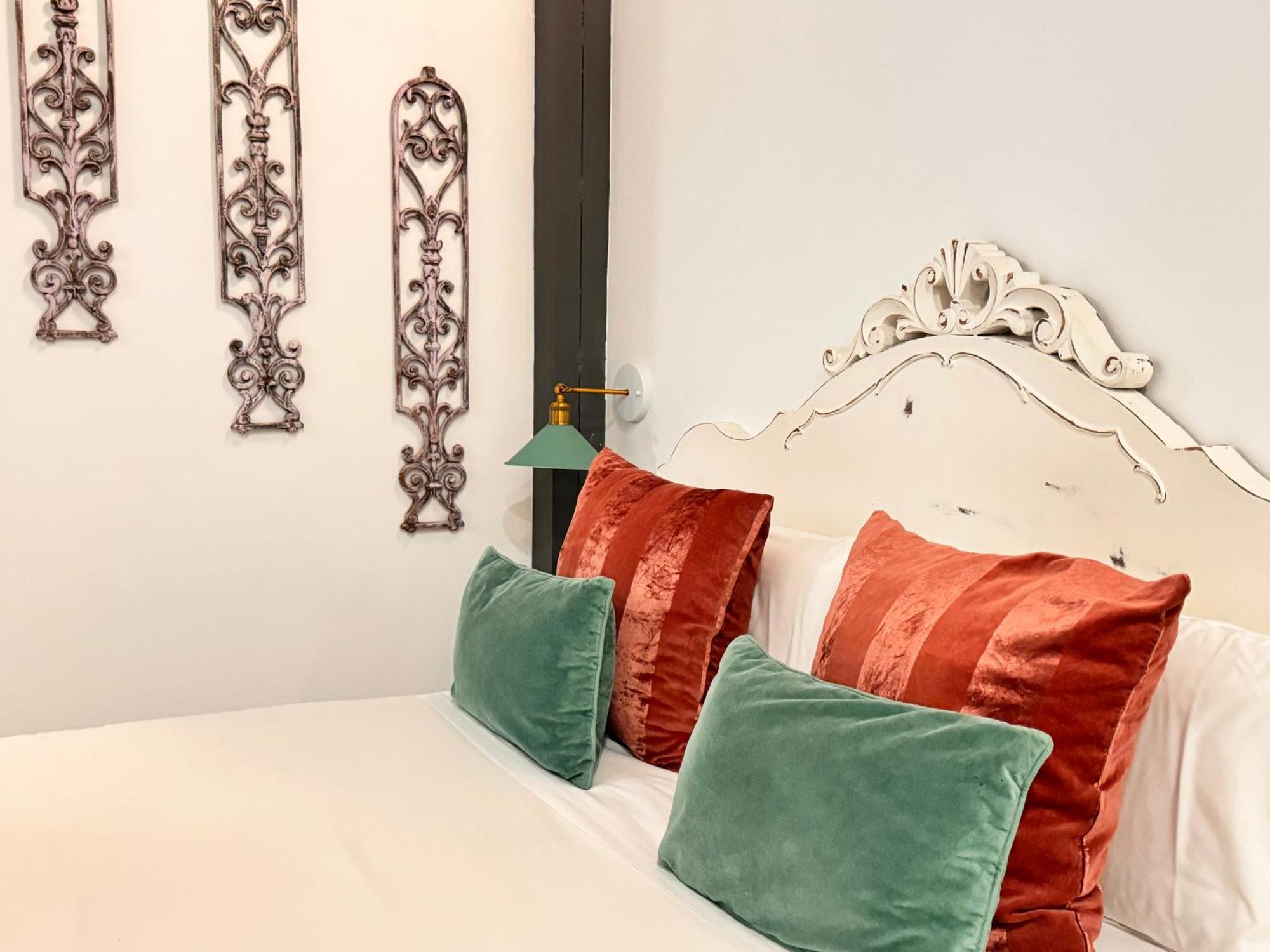 Palace House Hercules - Homestay *