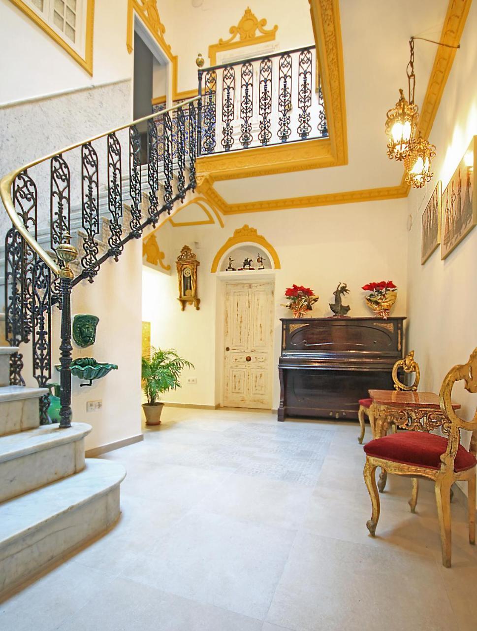 Palace House Hercules - Homestay *